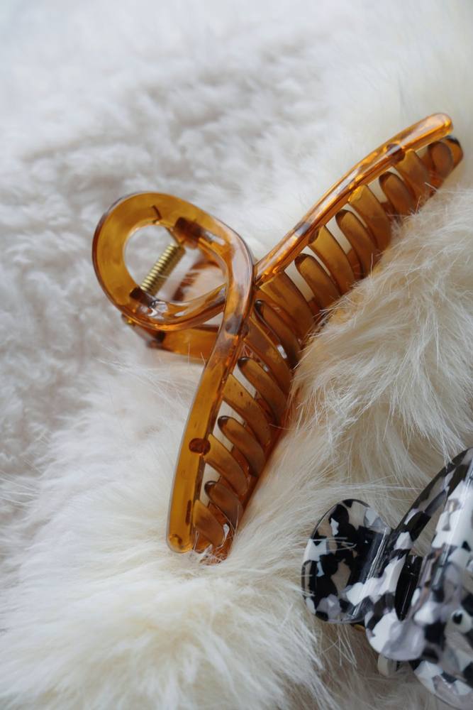 Amber claw clip